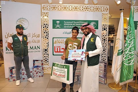 «فرحتكم فرحتنا».. مركز الملك سلمان يوزِّع كسوة العيد على آلاف الأيتام بلبنان