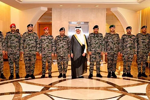 أمير الشرقية يُدشِّن الزي الجديد لمنسوبي إدارة سجون المنطقة