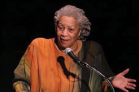 وفاة الروائية الأمريكية توني موريسون عن عمر يناهز 88 عامًا