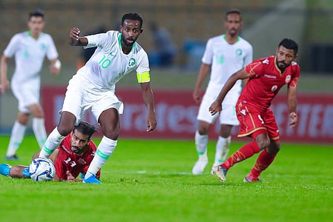 «الأخضر» يزيد موقفه تعقيدًا ببطولة غرب آسيا بتعادله مع البحرين