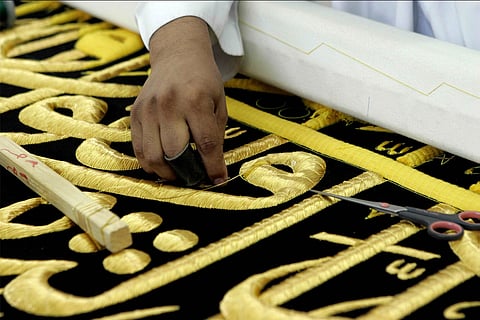 «ضيوف الملك» يطلعون على مراحل تصنيع كسوة الكعبة