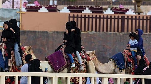 بالصور.. 40 ألف زائر لقرية الهجن بالطائف.. وأكبر مجسم يستعد لـ«جينيس»