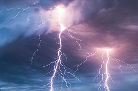 أمطار رعدية مصحوبة برياح مثيرة للأتربة على مناطق بالمملكة.. الجمعة