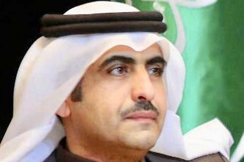 الشاعر ناصر القرني على السرير الأبيض في «القوات المسلحة» بالرياض