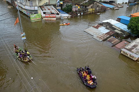 الفيضانات والانهيارات الأرضية بالهند تودي بحياة 190 شخصًا