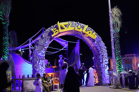 موسم الطائف.. خيمة «فتيان عكاظ» تبتكر عروضًا مشوِّقة لتعليم الأشبال التاريخ