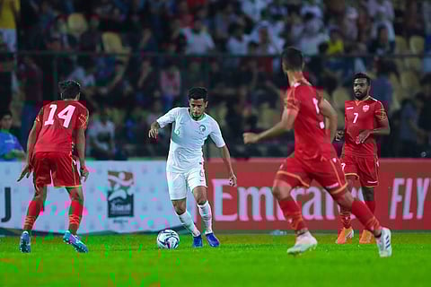 حكم سعودي يدير نهائي غرب آسيا بين البحرين والعراق