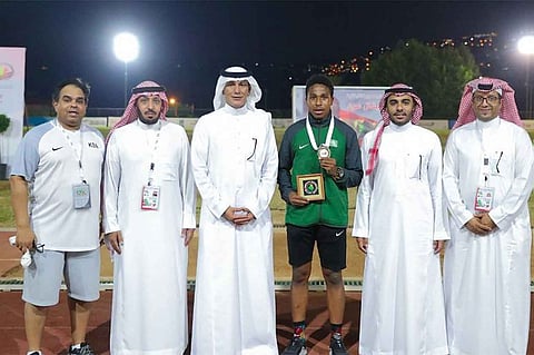 بالصور.. العداء السعودي علي الماس يفوز بذهبية 100م ببطولة غرب آسيا للناشئين