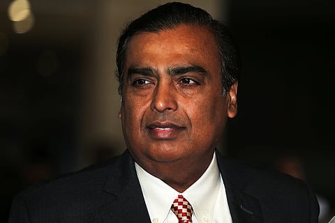 أغنى رجل في آسيا يجهز أبناءه لتسليمهم إمبراطورية بقيمة 50 مليار دولار