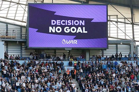 «فار» يُنهي قمة مانشستر سيتي وتوتنهام بالتعادل