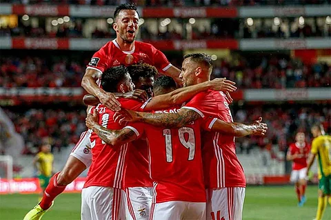 بنفيكا يهزم بيلينينسيش ويعتلي صدارة الدوري البرتغالي