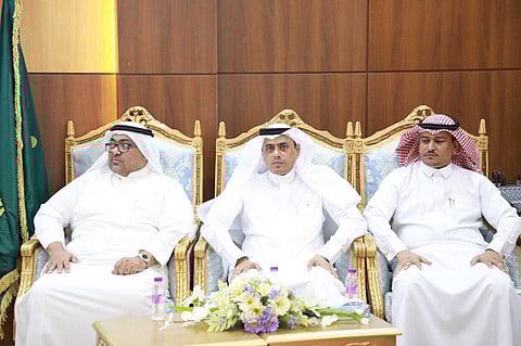 بالصور.. مدير تعليم جازان يفتح ملفات المباني المدرسية والصيانة والنظافة