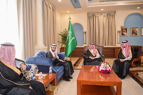 بالصور.. أمير الجوف يستعرض المشروعات الصحية مع الوزير الربيعة