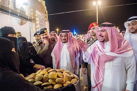 أمير القصيم يرعى «اليوم الذهبي» لمهرجان تمور رياض الخبراء