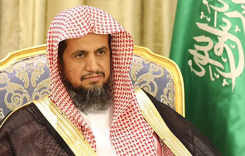 النائب العام يوجه بالقبض على صاحب فيديو «الإساءة للتعليم» بقائمة تهم.. منها انتهاك براءة الطفولة
