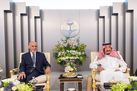 خادم الحرمين يستقبل رئيس أفغانستان ويقيم مأدبة غداء تكريمًا له