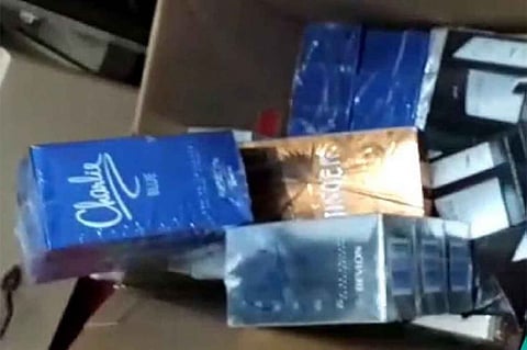 جمارك جسر الملك فهد تضبط مستودع ممنوعات بأحد المنازل في الشرقية