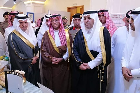 بالصور.. محافظ الطائف يطلق ملتقى تنمية الاستثمار الصحي