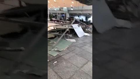 بالفيديو.. سقوط سقف أحد المواقع التجارية بمطار جدة.. و«الطيران المدني» تكشف الملابسات