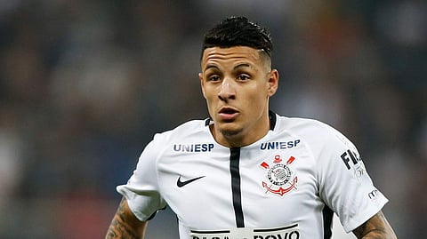 إشبيلية يعير لاعبه البرازيلي «أرانا» إلى أتالانتا حتى نهاية الموسم