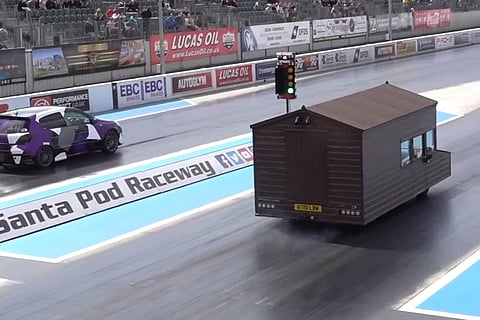 شاهد منزلًا متحركًا يكشف عن أداء مذهل في سباق تسارع