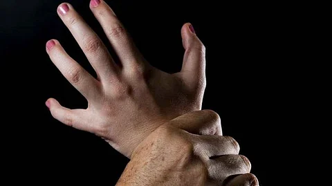 هيئة حقوق الإنسان: السجن عامين وغرامة 100 ألف ريال عقوبة التحرش