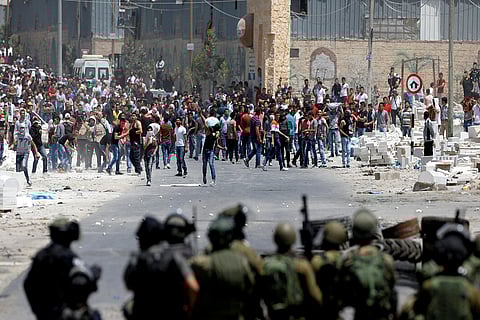 وفاة فلسطيني متأثرًا بإصابته في مواجهات مع جيش الاحتلال بغزة