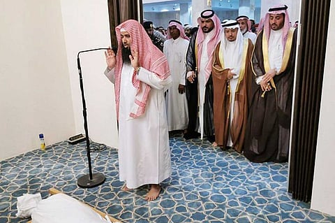 الخليوي ينقل تعازي القيادة لأسرة وذوي شهيد الحد الجنوبي محمد الغزواني