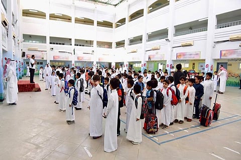 بالصور.. مدير «تعليم الجوف» يوجّه بتطبيق الإجراءات النظامية بحق الطلاب المتغيبين