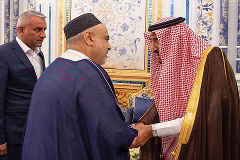 بالصور.. الملك يستعرض أوجه التعاون مع رئيس مسلمي القوقاز