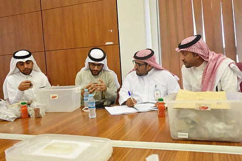 بالصور.. جامعة جازان تسلم قطعًا أثرية إلى هيئة السياحة