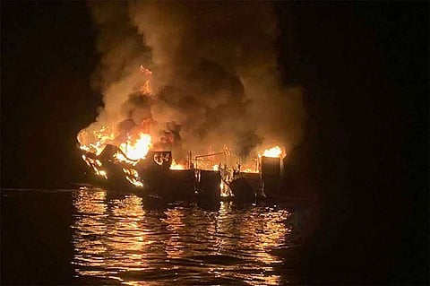 مقتل 8 أشخاص جراء حريق في قارب سياحي قبالة ولاية كاليفورنيا الأمريكية