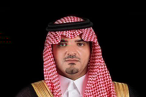 وزير الداخلية يوجّه بمكافأة لذوي شهيد وادي الحائر