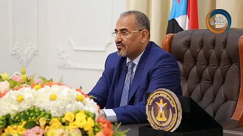 رئيس المجلس الانتقالي الجنوبي باليمن يصل جدة استجابة لدعوة سعودية