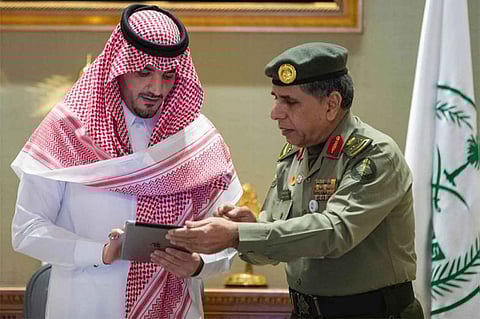 بالصور.. وزير الداخلية يدشِّن حزمة خدمات إلكترونية جديدة لـ«الجوازات»