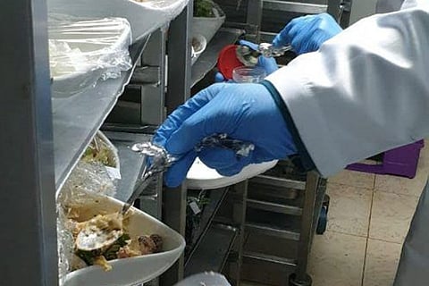 أمانة عسير تُطبق الحد الأعلى بلائحة الغرامات المالية على مطعم شهير بأبها