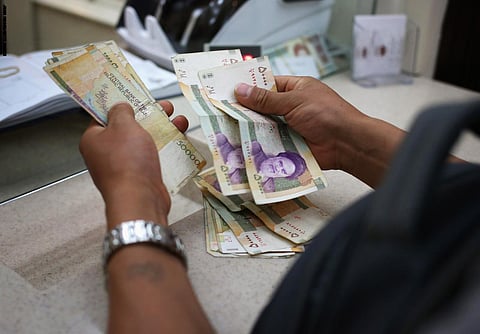 تقرير أردني: انهيار العملة والتضخم سبب تدهورًا معيشيًّا للفقراء غير مسبوق