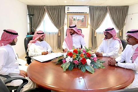 إسكان القصيم يبحث احتياج محافظتي الرس وعيون الجواء