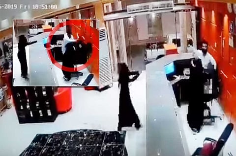 مستشار قانوني: الاعتداء المتبادَل في قضية فندق صبيا يُعرض الطرفَيْن للعقاب