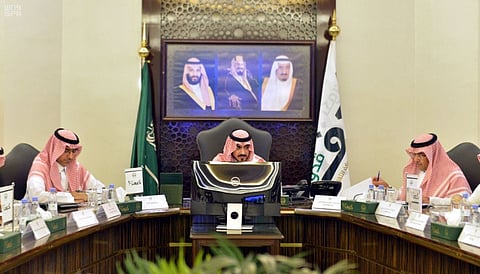 الأمير بدر بن سلطان يرأس اجتماعًا لمناقشة تبادل الخبرات بين أمانتي الرياض وجدة