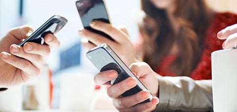 دراسة تحذر من الإسراف في استخدام المحمول: يؤدي للإصابة بأمراض نفسية