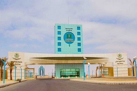جامعة تبوك تعلن جدول تسليم بطاقات الصراف الآلي للطلاب المستجدين