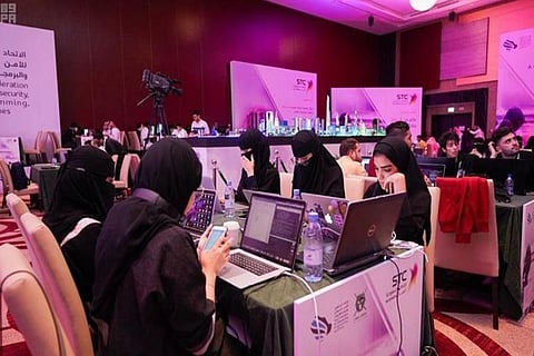 كلية «اتصالات جدة» الأولى في «هاكاثون سايبر سيبر»