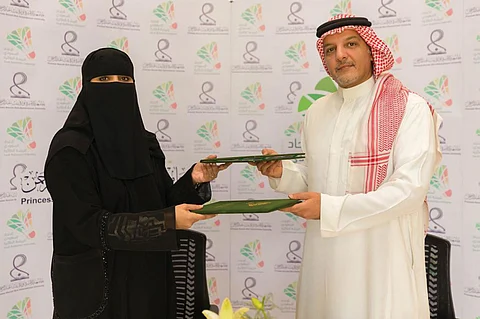 إنشاء أكاديمية نسائية لتعليم وتدريب رياضة الريشة الطائرة
