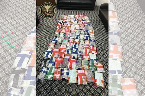 ضبط ٩٣ كيلو حشيش بجازان قبل تهريبها بـ«مراتب وإطار سيارة»