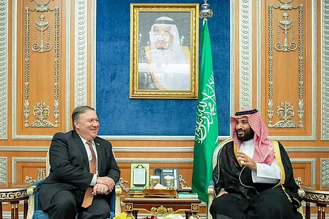 في لقائه بولي العهد.. بومبيو: أمريكا تؤيد خطوات المملكة لتحقيق دولي بهجوم أرامكو