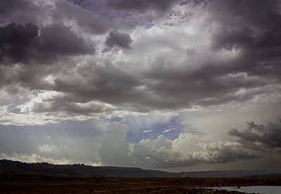 سماء غائمة وسحب ممطرة على عدد من مناطق المملكة.. السبت