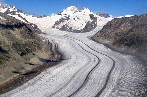 إغلاق طريقين في إيطاليا خوفًا من انهيار أحد الأنهار الجليدية