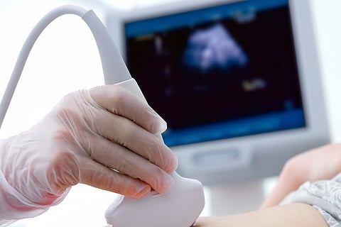 اتهام طبيب بالتسبب في وفاة جنين بمستشفى محايل.. وشقيق الأم يكشف التفاصيل