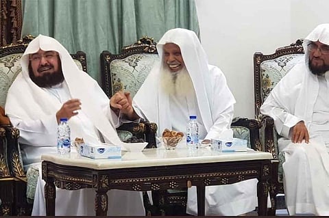 السديس يزور الحذيفي ويبشر بعودته لمحراب المسجد النبوي قريبًا